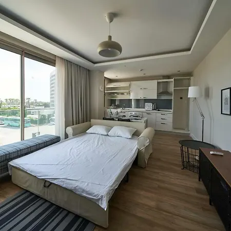 Lara Suite's